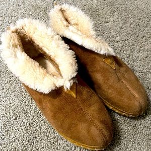 LL Bean Wicked Good Shearling slippers. Mens size 9